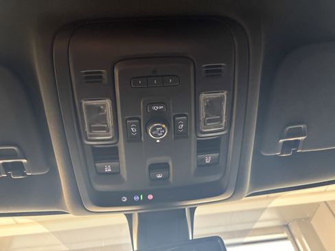 Used 2021 Chevrolet Suburban RST w/ Luxury Package image 20