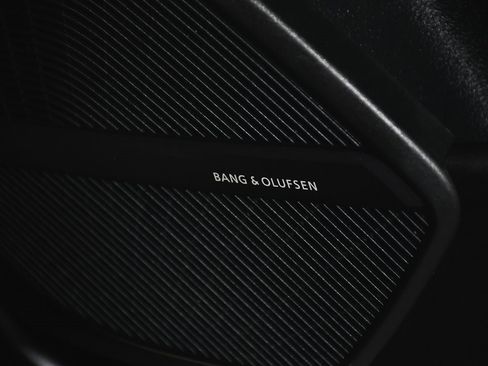 Used 2018 Audi SQ5 Premium Plus w/ Navigation Package image 16