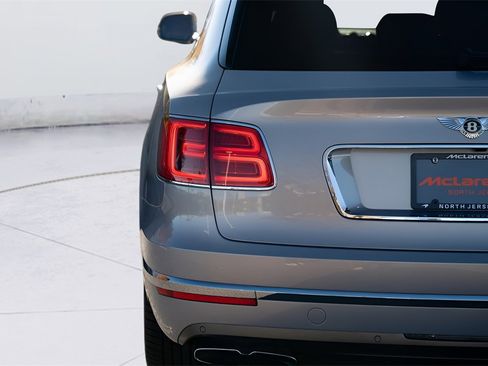 Used 2019 Bentley Bentayga image 20