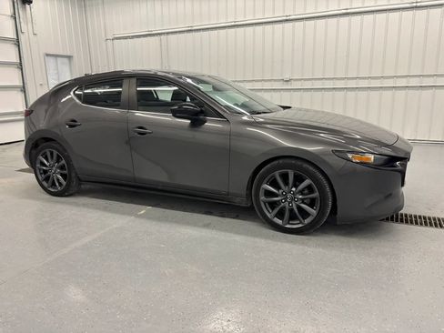 Used 2019 MAZDA MAZDA3 Hatchback w/ Preferred Package FWD image 12