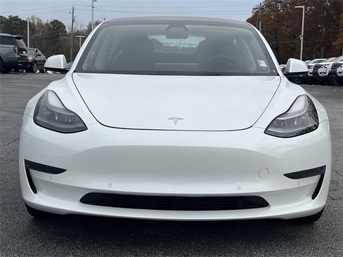 Used 2022 Tesla Model 3 Standard Range image 3