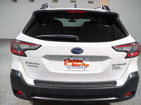 Used 2023 Subaru Outback Premium image 8