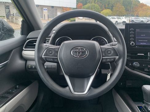Used 2022 Toyota Camry LE image 18