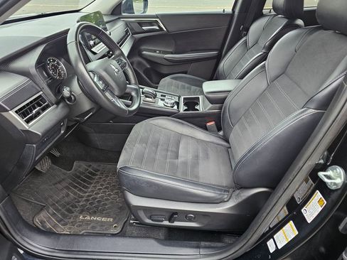 Used 2024 Mitsubishi Outlander SE image 17