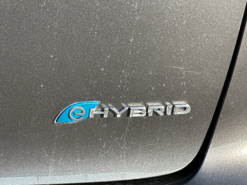 Used 2022 Chrysler Pacifica Touring-L image 27