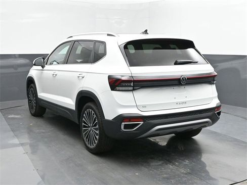 New 2025 Volkswagen Taos SE image 8