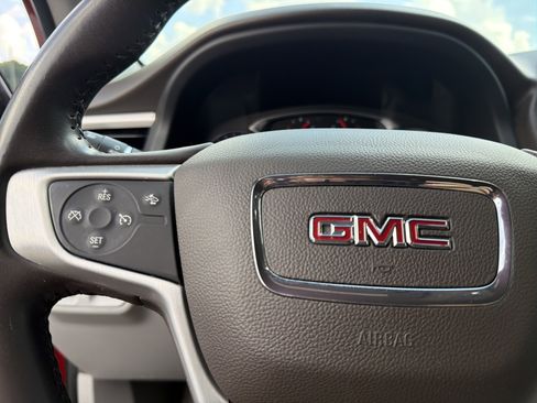 Used 2021 GMC Acadia SLT w/ Trailering Package FWD image 12