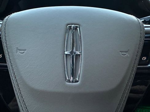 Used 2022 Lincoln Aviator Reserve w/ Elements Package Plus image 17