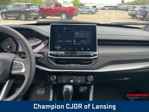 Used 2025 Jeep Compass Trailhawk AWD/4WD image 26