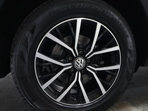 Used 2021 Volkswagen Tiguan SE w/ Panoramic Sunroof Package AWD/4WD image 33