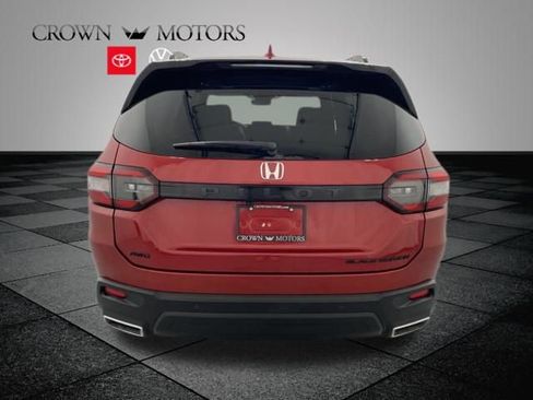 Used 2025 Honda Pilot Black Edition image 5