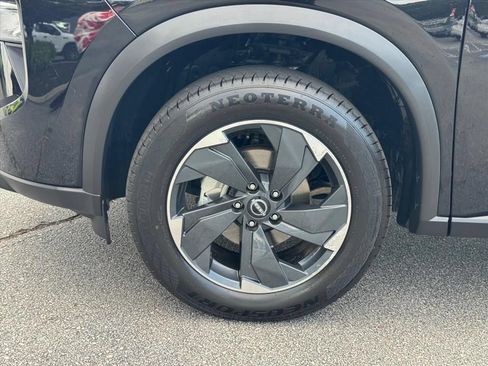 Certified 2024 Nissan Rogue SV FWD image 9