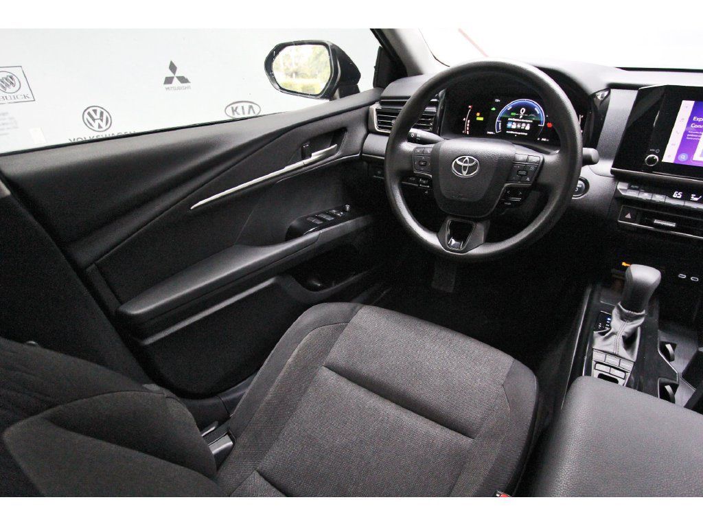 Used 2025 Toyota Camry LE FWD image 8
