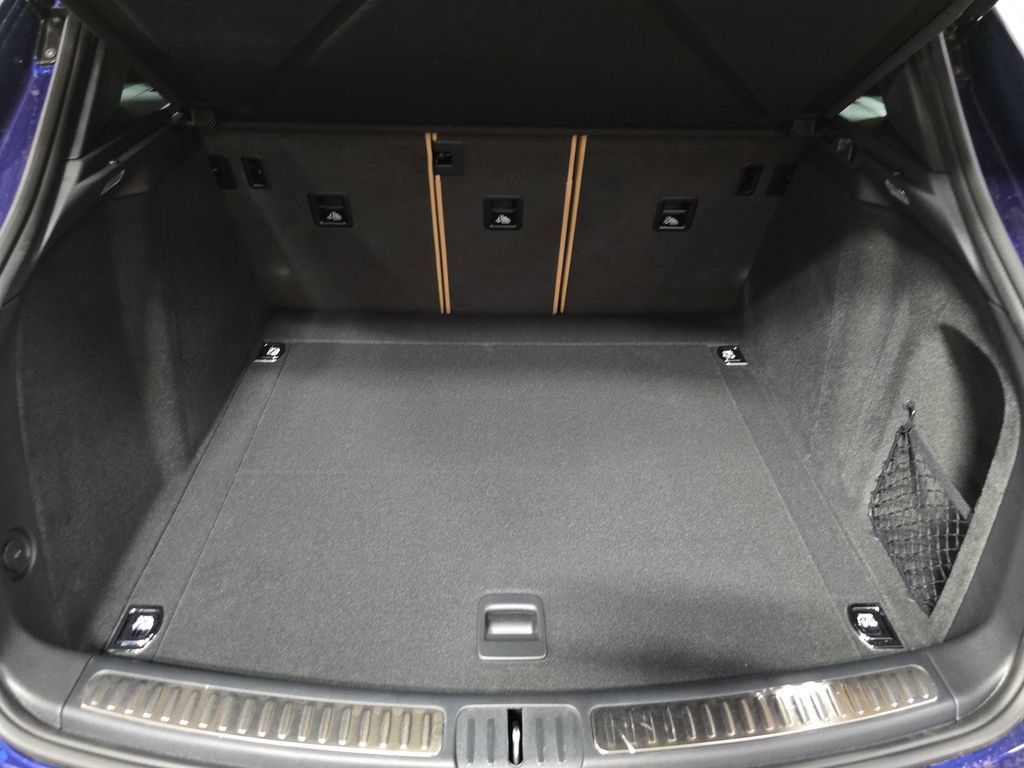Certified 2025 Porsche Macan AWD/4WD image 25