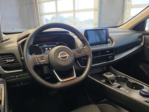 Used 2024 Nissan Rogue SV AWD/4WD image 18