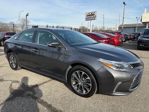 Used 2018 Toyota Avalon XLE image 3