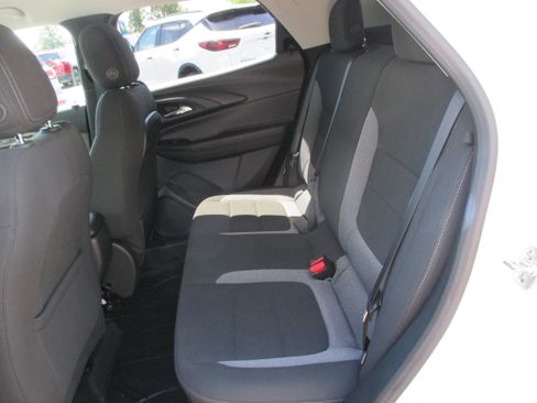 Used 2024 Chevrolet TrailBlazer LT w/ LT Cold Weather Package FWD image 11