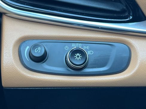 Used 2017 Chevrolet Volt Premier w/ Driver Confidence II Package FWD image 31