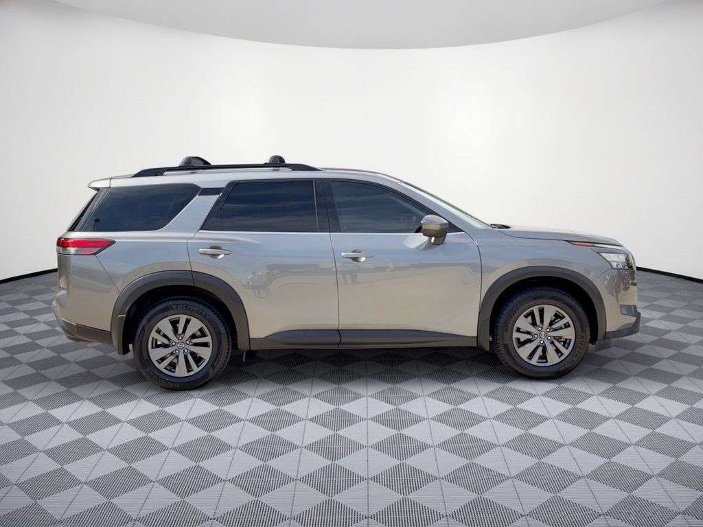 Used 2024 Nissan Pathfinder SV FWD image 8