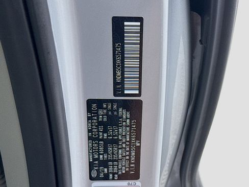 Used 2019 Kia Sedona LX image 37