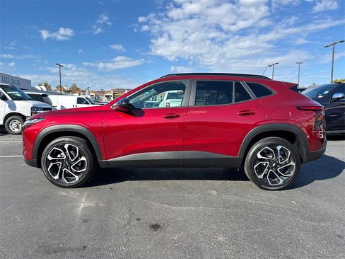 Used 2025 Chevrolet Trax RS image 6