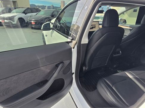 Used 2022 Tesla Model Y Performance image 50