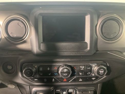 Used 2021 Jeep Gladiator Sport image 13