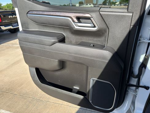 Used 2025 Chevrolet Silverado 1500 LTZ AWD/4WD image 26