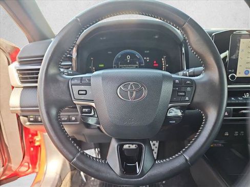 Used 2025 Toyota Camry SE FWD image 13