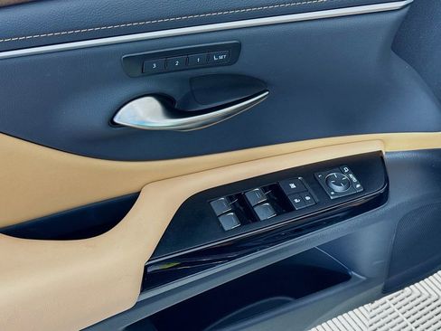 Certified 2025 Lexus ES 350 w/ Premium Package image 18