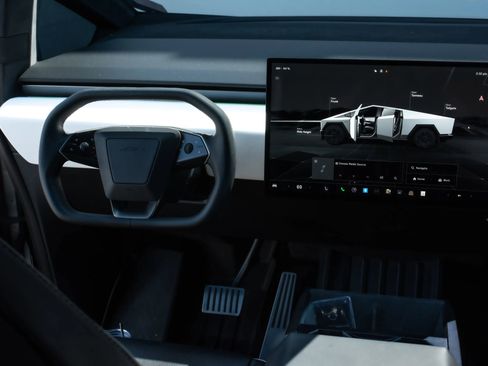 Used 2024 Tesla Cybertruck AWD Crew Cab image 9