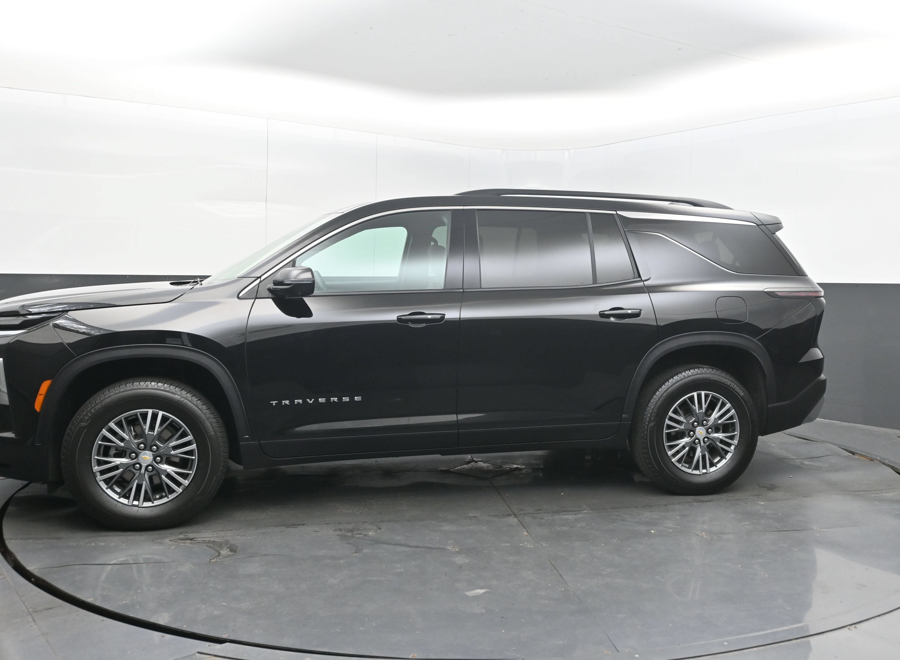 Used 2026 Chevrolet Traverse LT w/ Driver Confidence Package FWD image 5