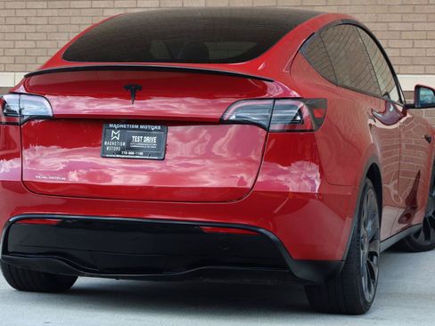 Used 2022 Tesla Model Y Performance AWD/4WD image 7