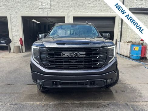 Used 2022 GMC Sierra 1500 Elevation w/ Elevation Premium Package image 2