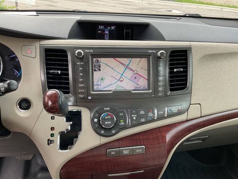 Used 2011 Toyota Sienna Limited w/ Premium Pkg AWD/4WD image 19