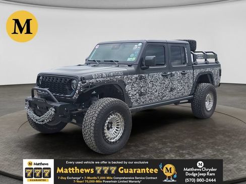 Used 2024 Jeep Gladiator Sport AWD/4WD image 1