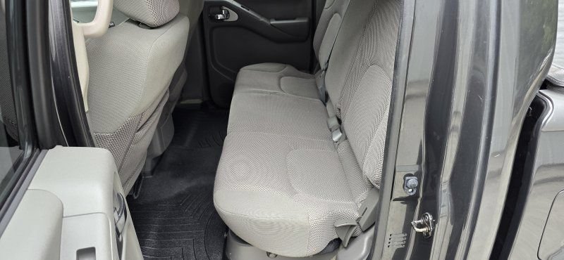 Used 2015 Nissan Frontier SV AWD/4WD image 30