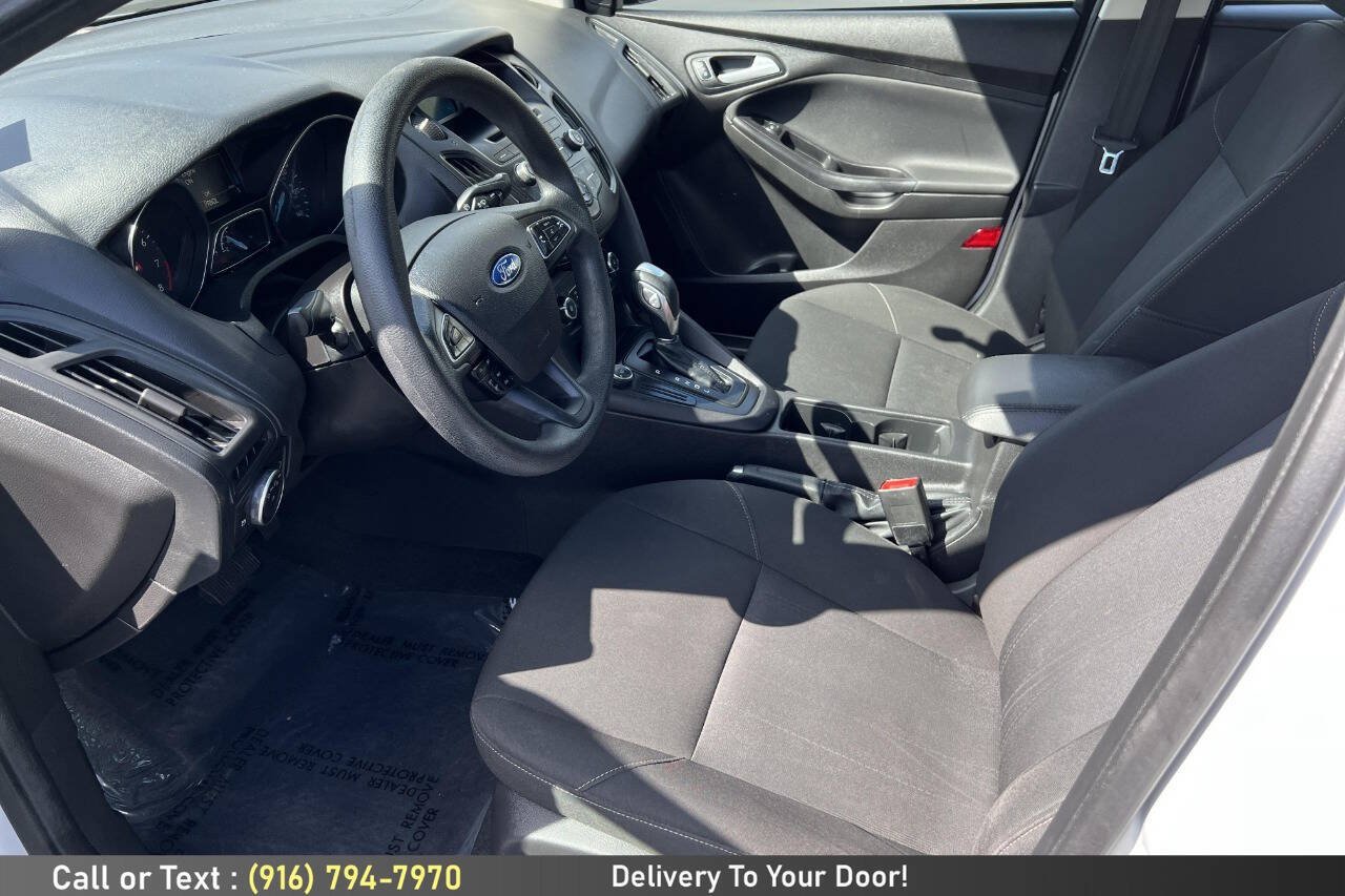 Used 2015 Ford Focus SE FWD image 13