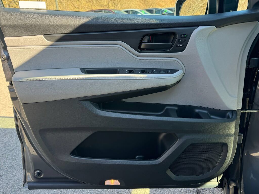 Used 2023 Honda Odyssey EX-L image 14