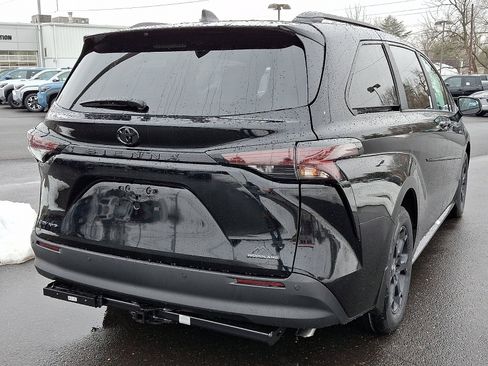 New 2026 Toyota Sienna XLE Woodland Edition image 4