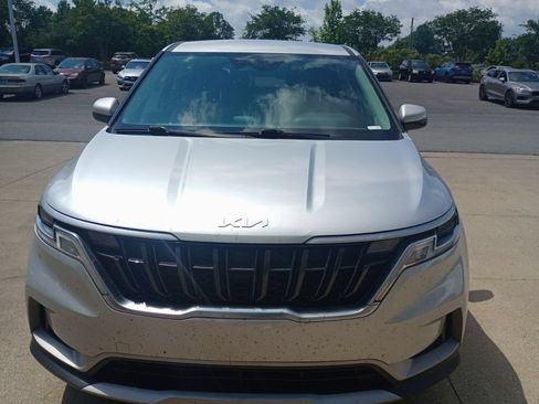 Used 2022 Kia Carnival LX FWD image 2