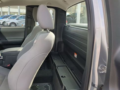 Used 2018 Toyota Tacoma SR image 13