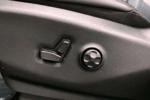 Used 2025 Chrysler Pacifica Select FWD image 39