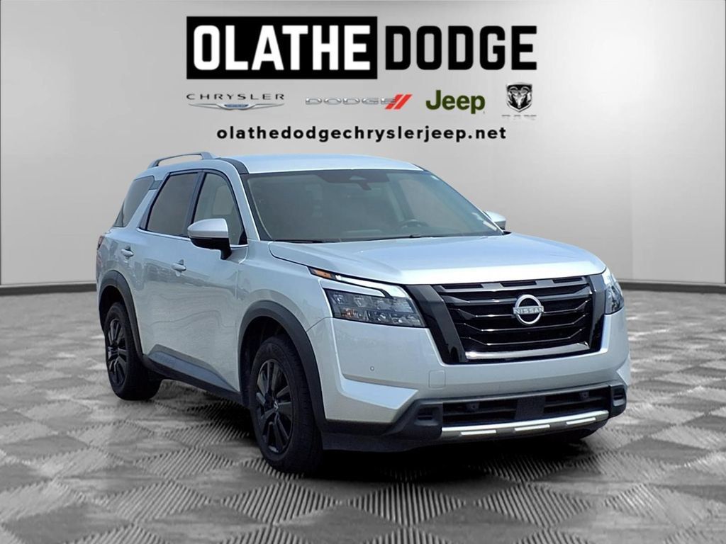 Used 2025 Nissan Pathfinder SL FWD image 34