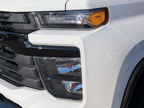 Used 2025 Chevrolet Silverado 3500 W/T image 13