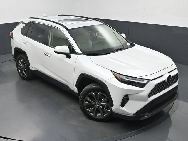 Used 2025 Toyota RAV4 Limited AWD/4WD image 34