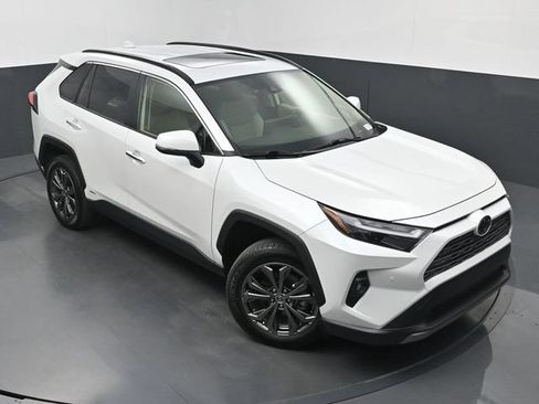Used 2025 Toyota RAV4 Limited AWD/4WD image 34
