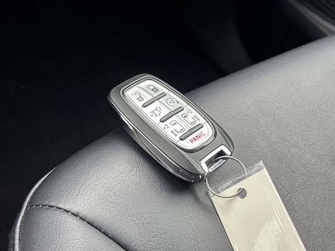 Used 2023 Chrysler Pacifica Touring-L w/ S Appearance Package FWD image 25