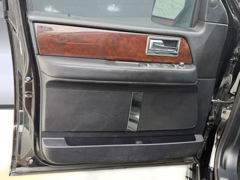 Used 2016 Lincoln Navigator Select RWD image 22