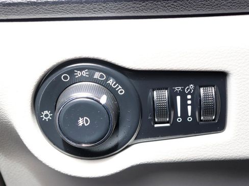 Used 2024 Chrysler Pacifica Touring-L image 45